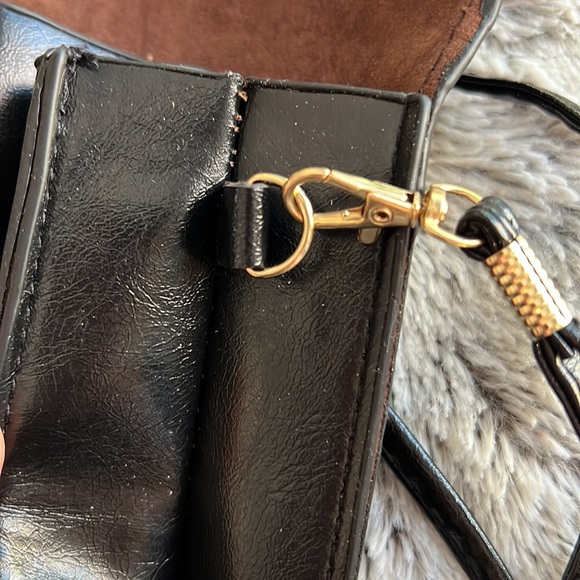 BLACK LEATHER CROSSOVER - Picture 6 of 9